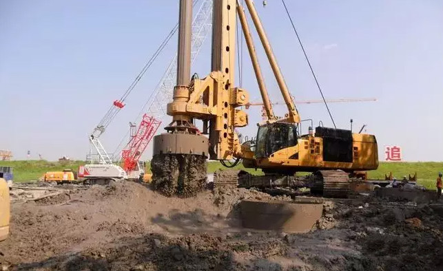 旋挖鉆在軟泥地層吸鉆、塌孔、超方和卸渣困難等問題.jpg