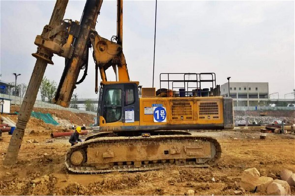 一臺中小型旋挖機，價格到底有多大差別.jpg